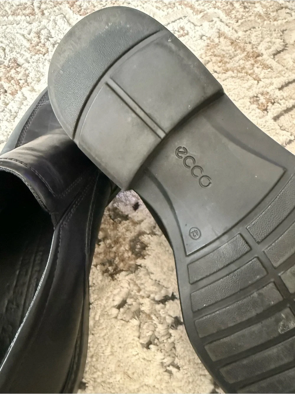 Ecco Black Leather Slip-On Loafers with Subtle Stitching